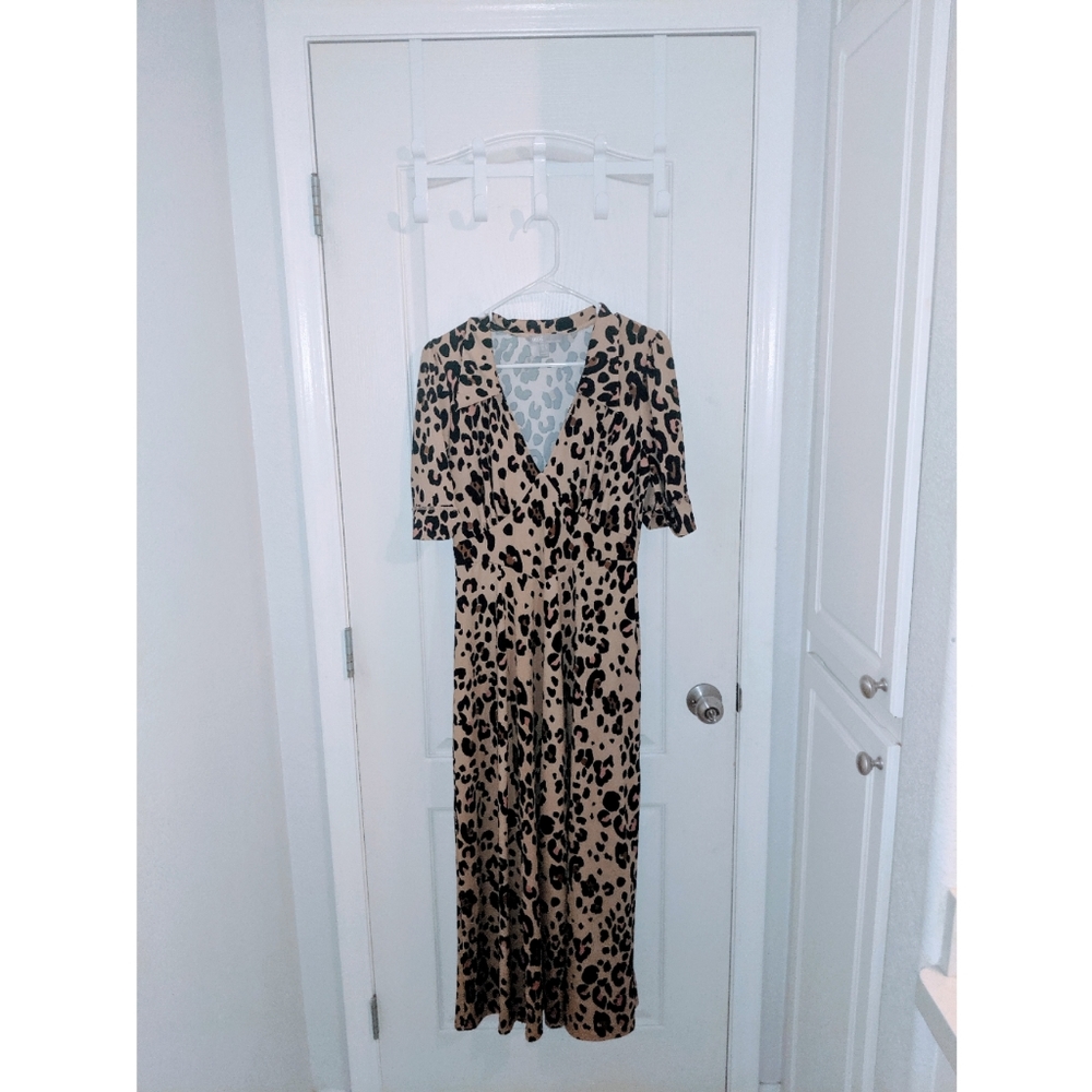 Leopard print midi dress w/thigh slit